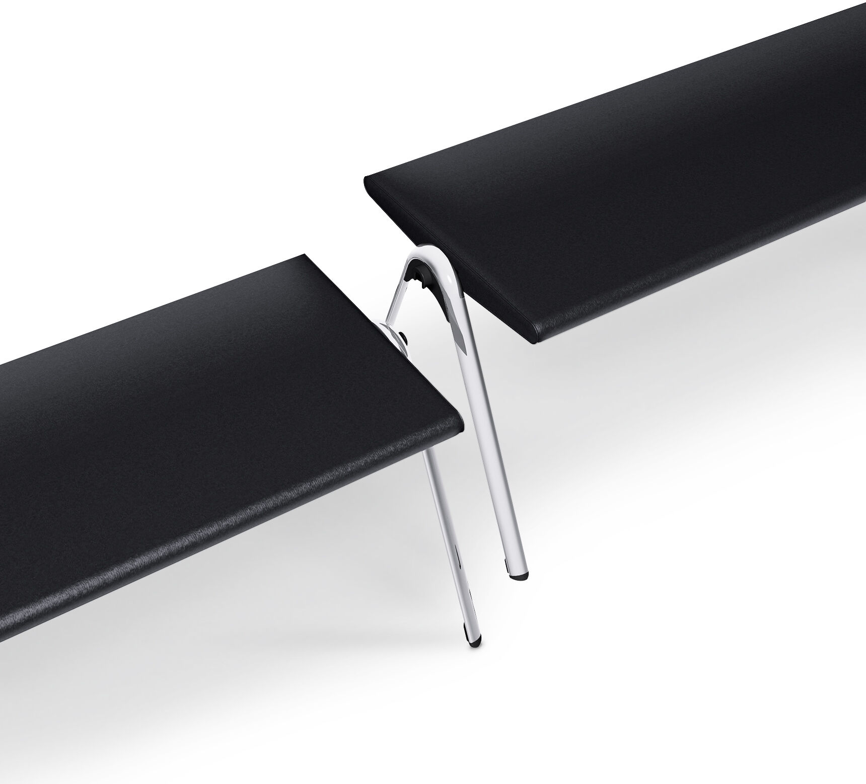 Zwei schwarze Tischplatten mit chromelegs Tischbeinen, modernes ergonomisches Design, vermittelt Robustheit und Eleganz.
