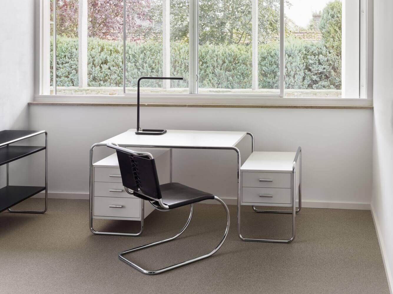 Thonet S 533 L mit Kernleder schwarz