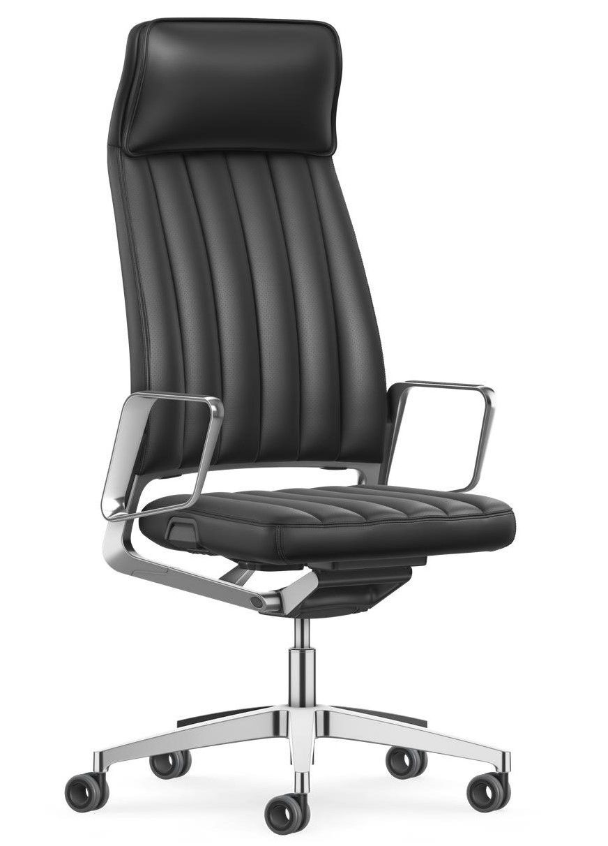 Ergonomischer schwarzer Bürostuhl mit hoher Rückenlehne aus Leder und verchromten Armlehnen auf Rollen.